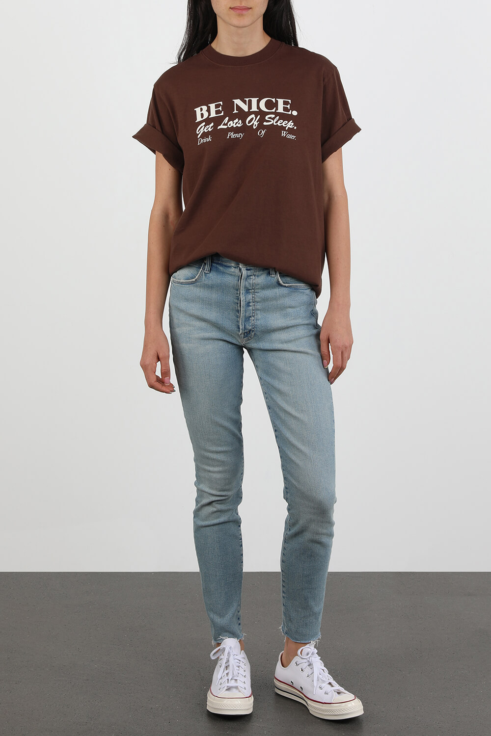 טי שירט אוברסייז עם הדפס ממותג בגוון חום